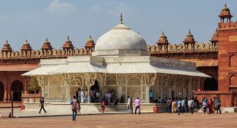 Visit Glorious Remains of Fatehpur Sikri from Delhi through Roads